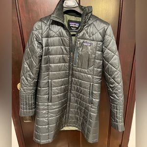 Women’s Green Patagonia coat - Size M